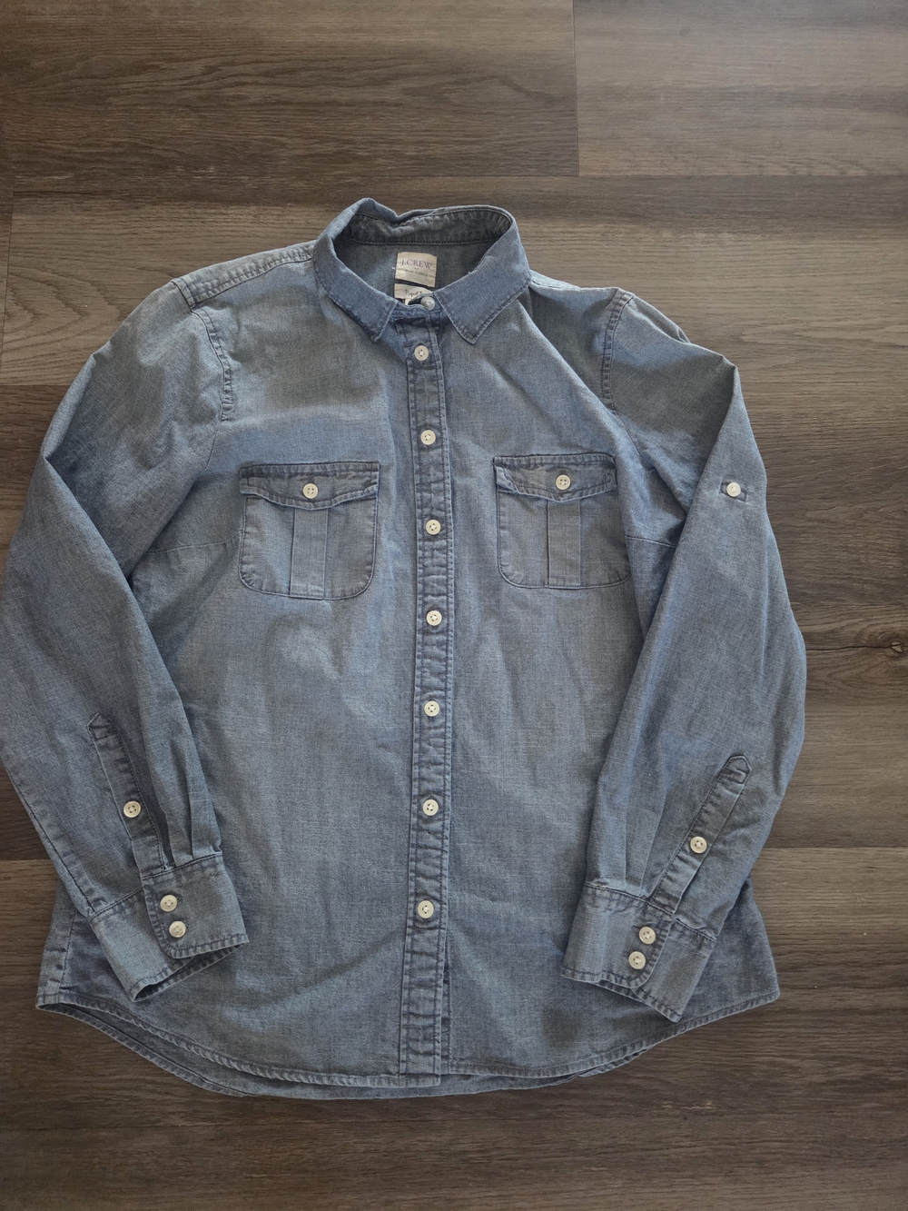 J Crew The Perfect Fit Blue Chambray Sz M Button Up Tab Sleeve Preppy Timeless